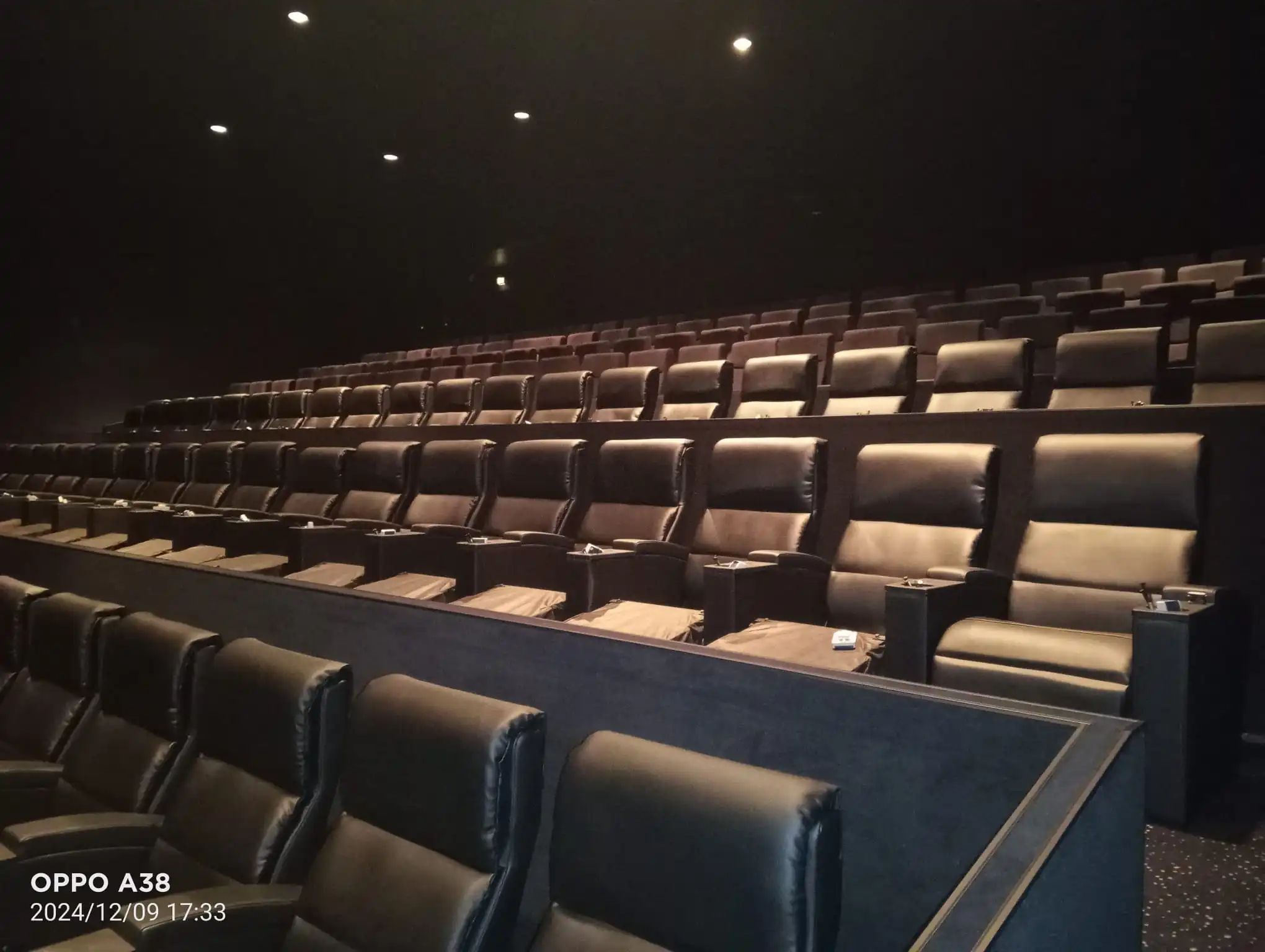 Recliner Yatar Koltuk Modelleri ve Sinema Konforu